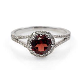 1.09ct Garnet and Diamond Ring